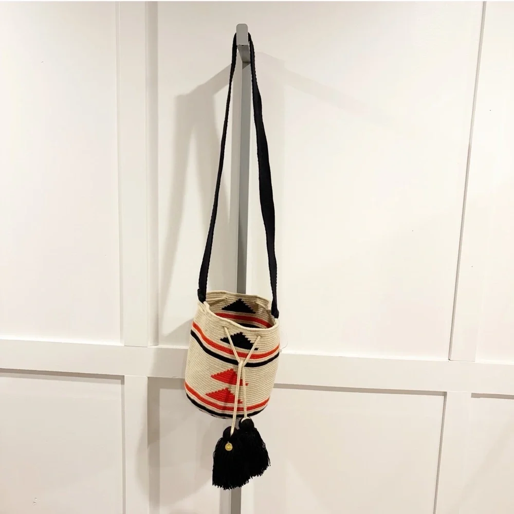 Lombia Wayuu Handmaid in Colombia Crissbody Bag